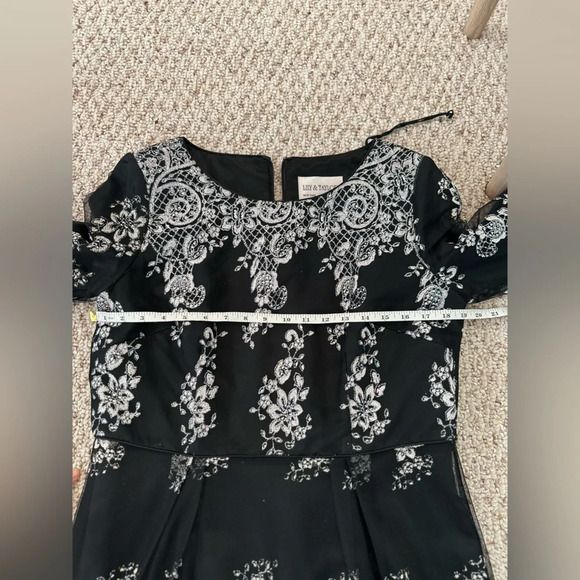 Lily & Taylor Elegant Black and White Sheath Dress with 3/4 Sleeves size 10 - Picture 7 of 8